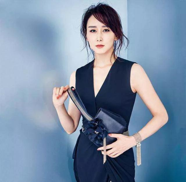 明星俏佳人：阔太太胡静，嫁入豪门，气质，举止高贵十足贵妇范