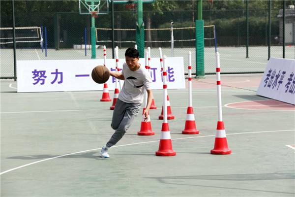 为什么nba运球丝滑(为什么有些人打篮球喜欢大力运球？)