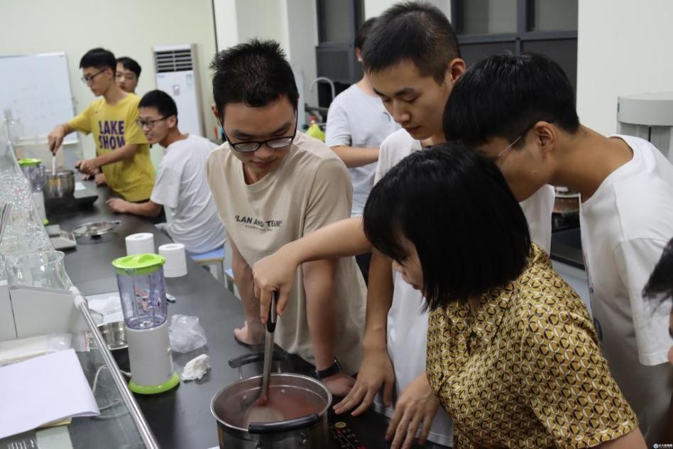 酿酒、种树、煮番茄酱！湖北这所高校“花式课堂”紧跟教育部要求