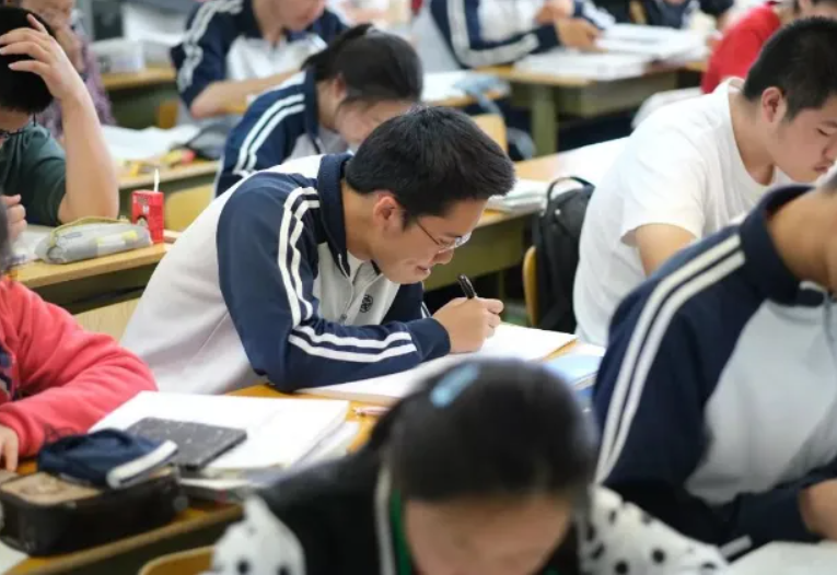 “百强大学”排行榜出炉，哈工大紧随武大之后，人大排在十名开外