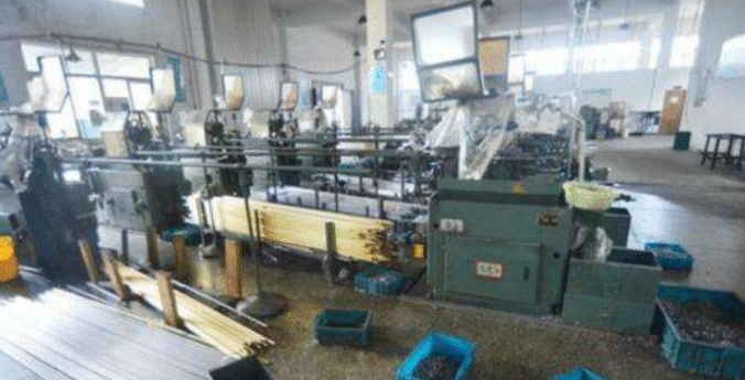 温州女富豪胡洁：前夫贪污入狱16年，二婚嫁周立波，送百万保时捷