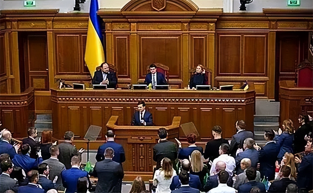 2011年乌克兰总理入狱，一身淤青并非被虐，而是与律师在牢房有染