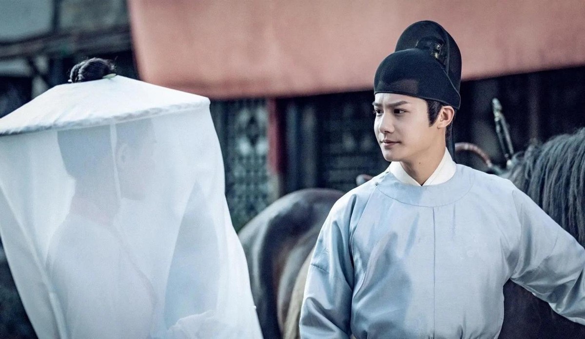 不够潇洒别骑马，这10位演员告诉你，啥叫鲜衣怒马少年郎