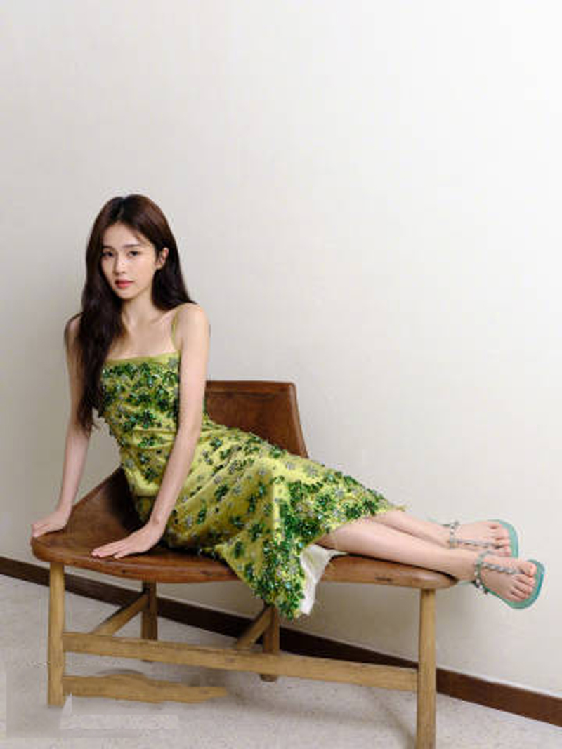 点击上方关注小丸子,获取更多有趣有料的时尚资讯和明星穿搭.