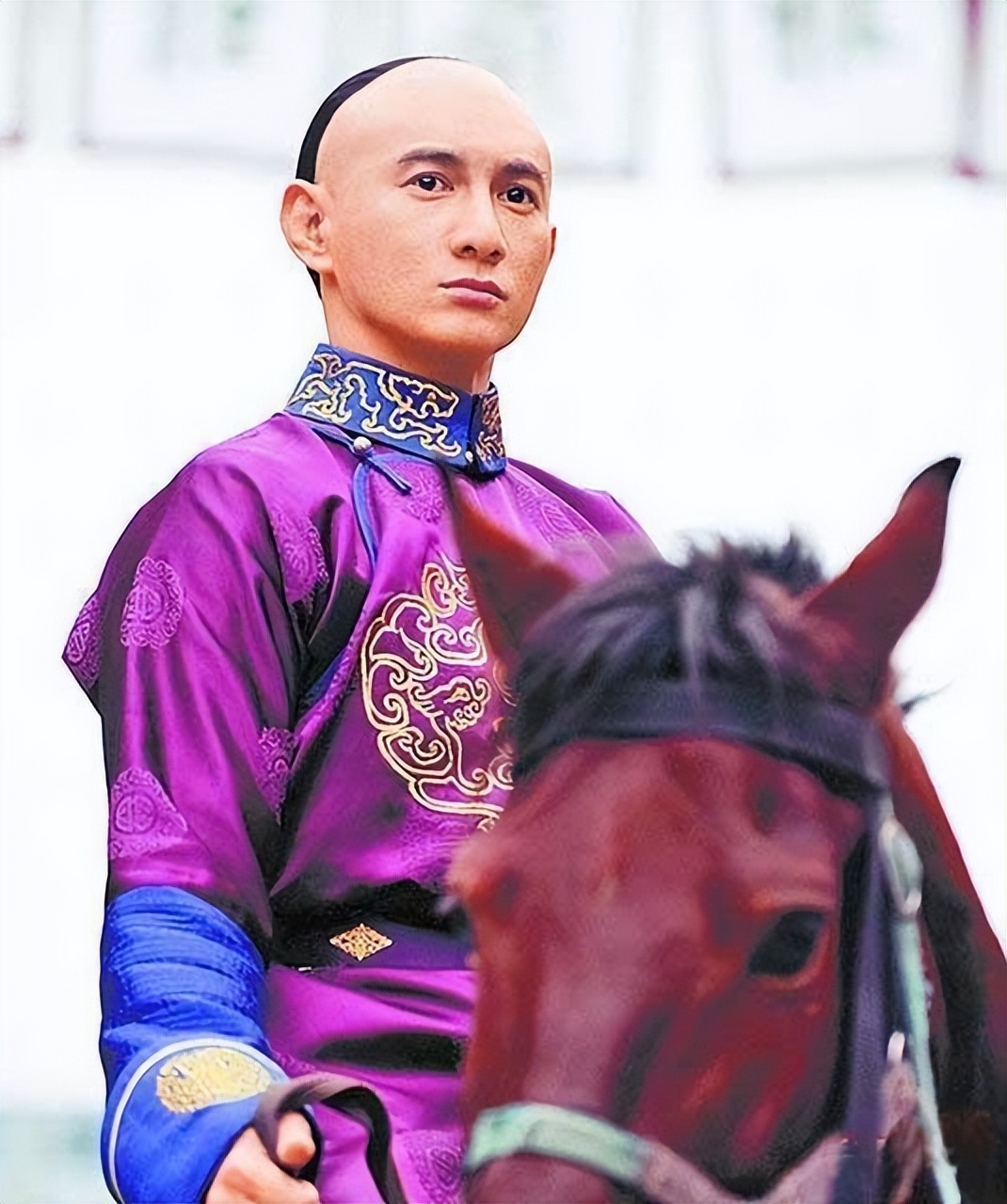 不够潇洒别骑马，这10位演员告诉你，啥叫鲜衣怒马少年郎