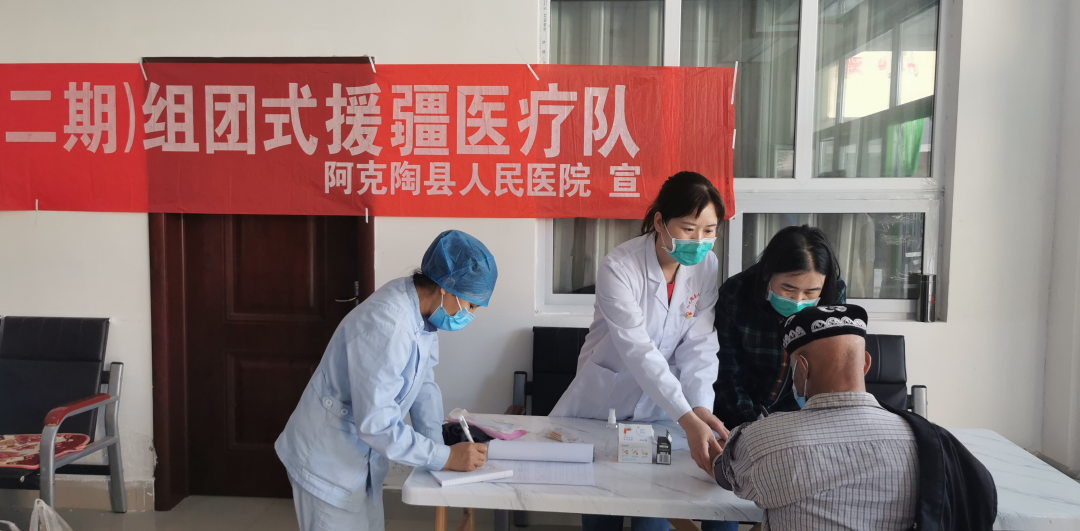 江西省人民医院青年志愿服务队走进新疆阿克陶县中心敬老院