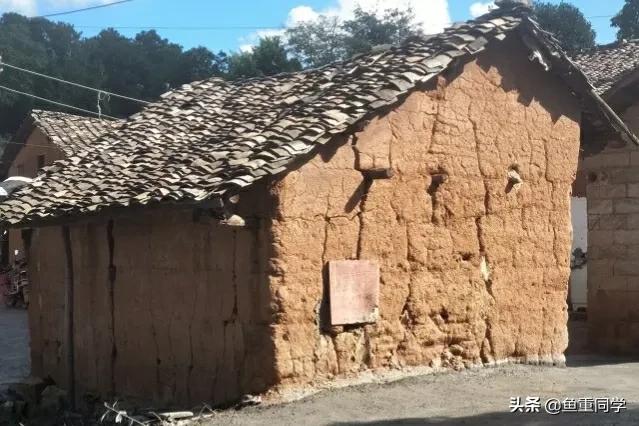 农历五月，俗语“五月不起屋，不晒席，起屋秃了头”啥意思