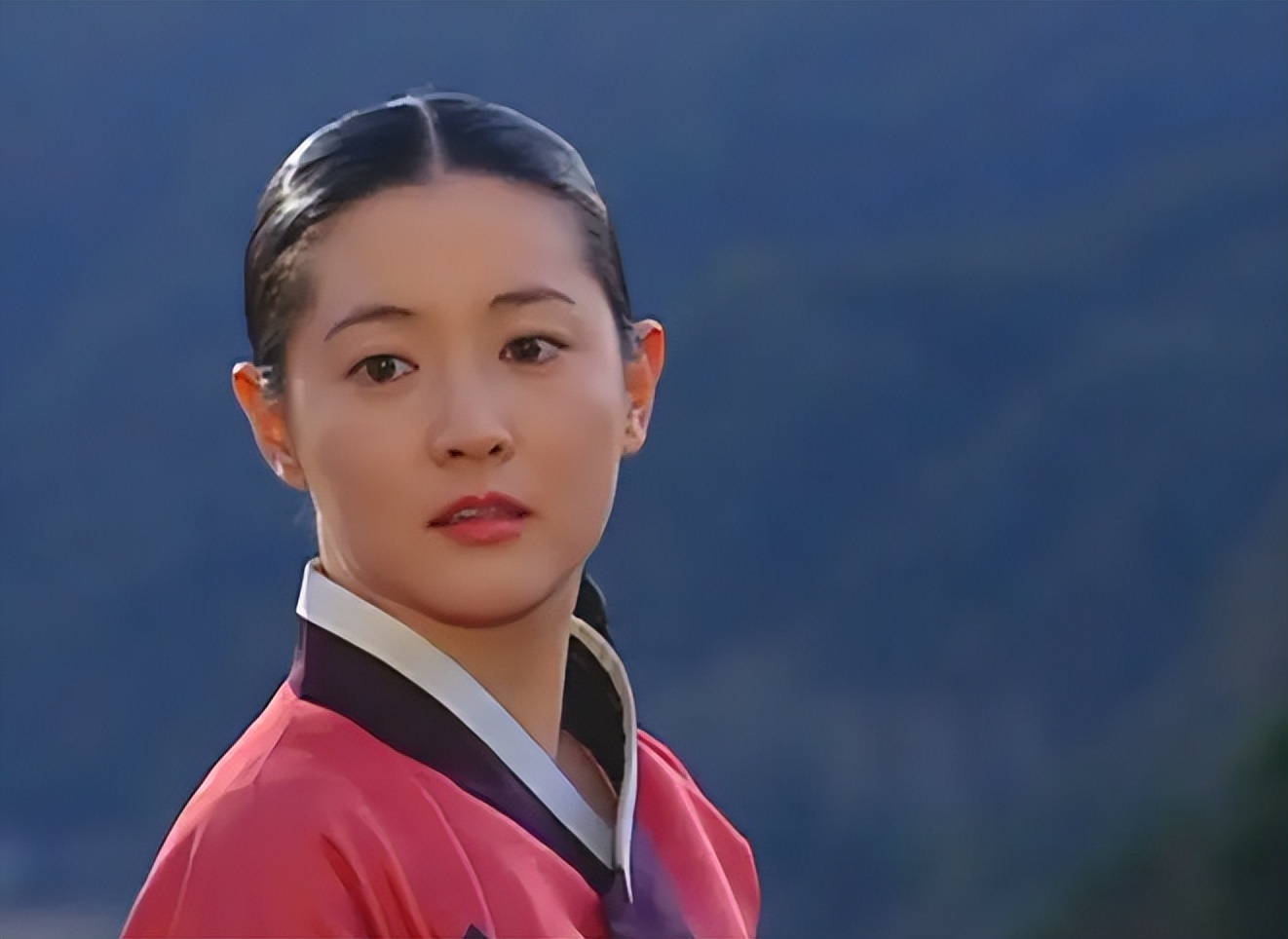 知名的女演员,"氧气美女"李英爱影响力最大的作品就是韩剧《大长今》