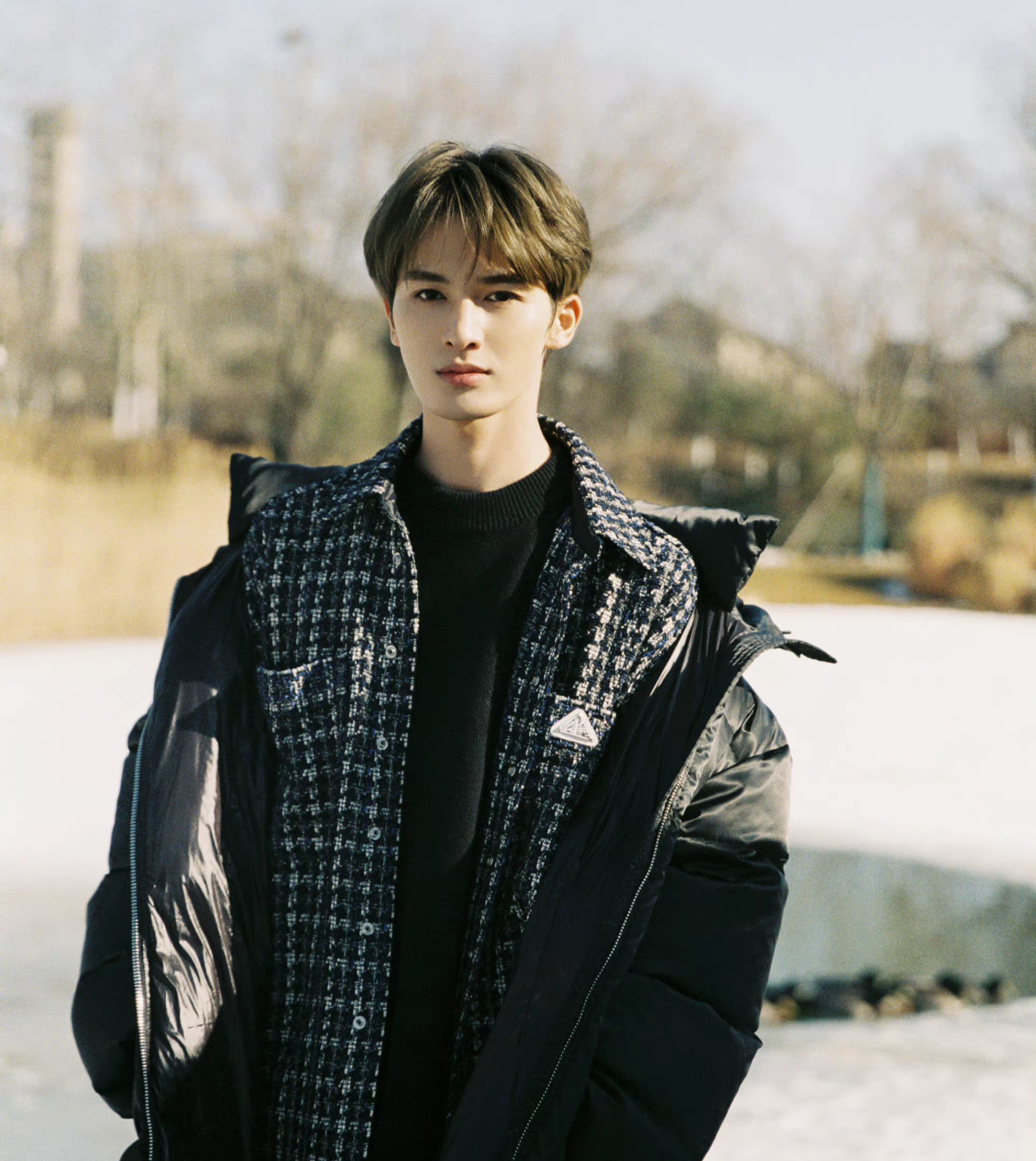 26岁男星拍戏怕热怕累！被副导演晒证据痛斥，经纪公司连忙公关