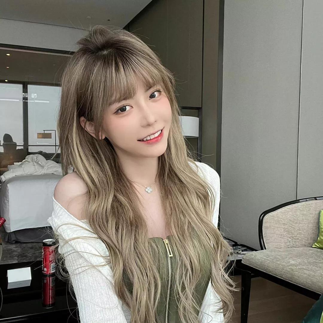 手机大片，人气网红周淑怡和斤斤