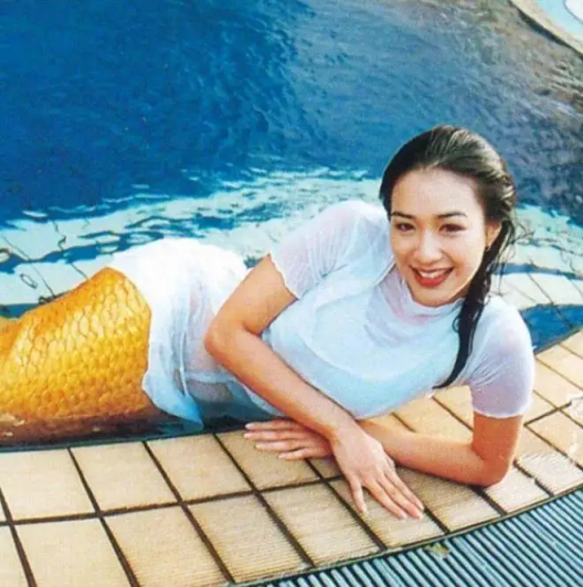 怀孕后胖得离谱的女明星，有人飙升55斤，有人直逼190胖若两人