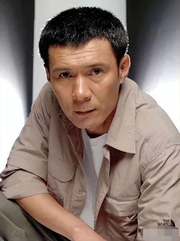 “爷叔”姚安濂：曾是小鲜肉，57岁才成影帝，离婚与女儿相依为命