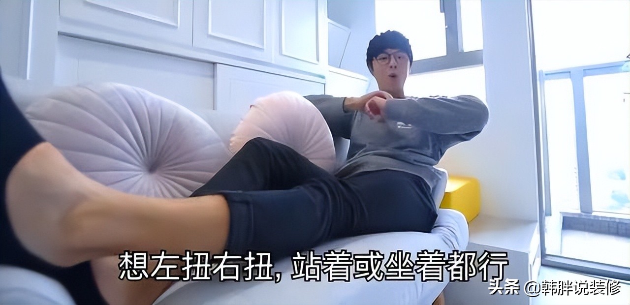 香港90后小夫妻，花230万买下12㎡小屋，床吊在半空，这设计绝了