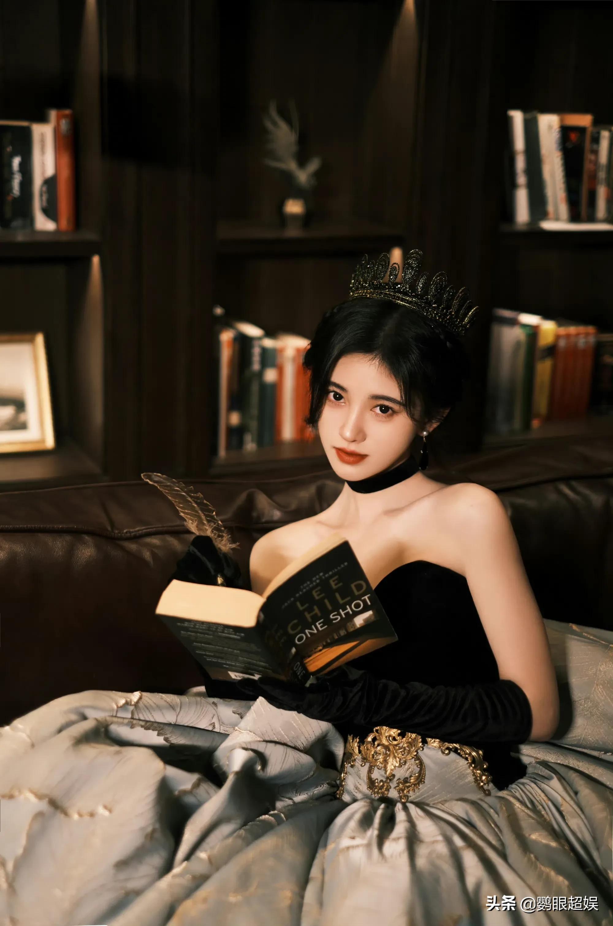 鞠婧祎晚装黑公主风，衬托出神一般的美貌