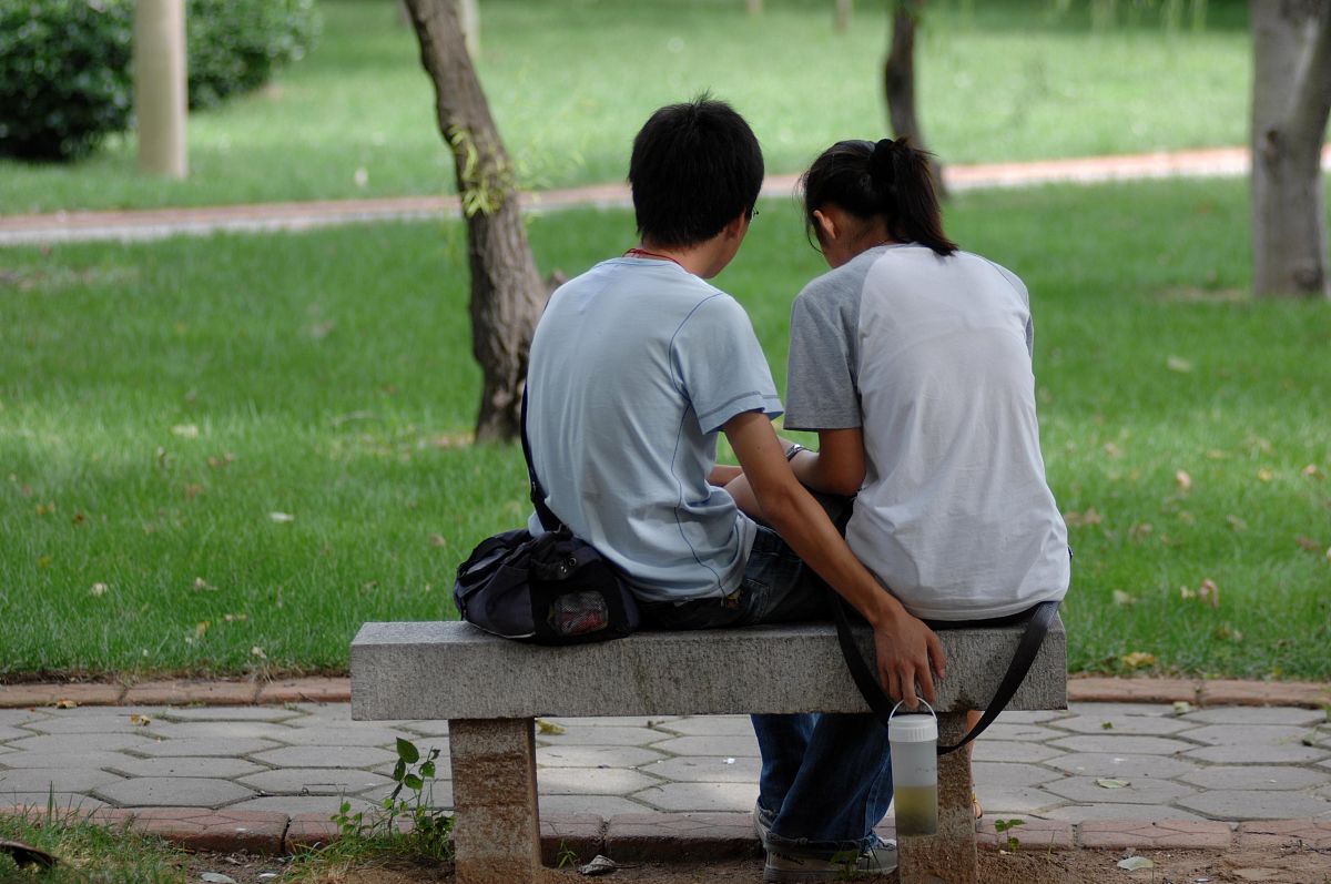 高中阶段，考好的大学和谈恋爱，你会如何选？