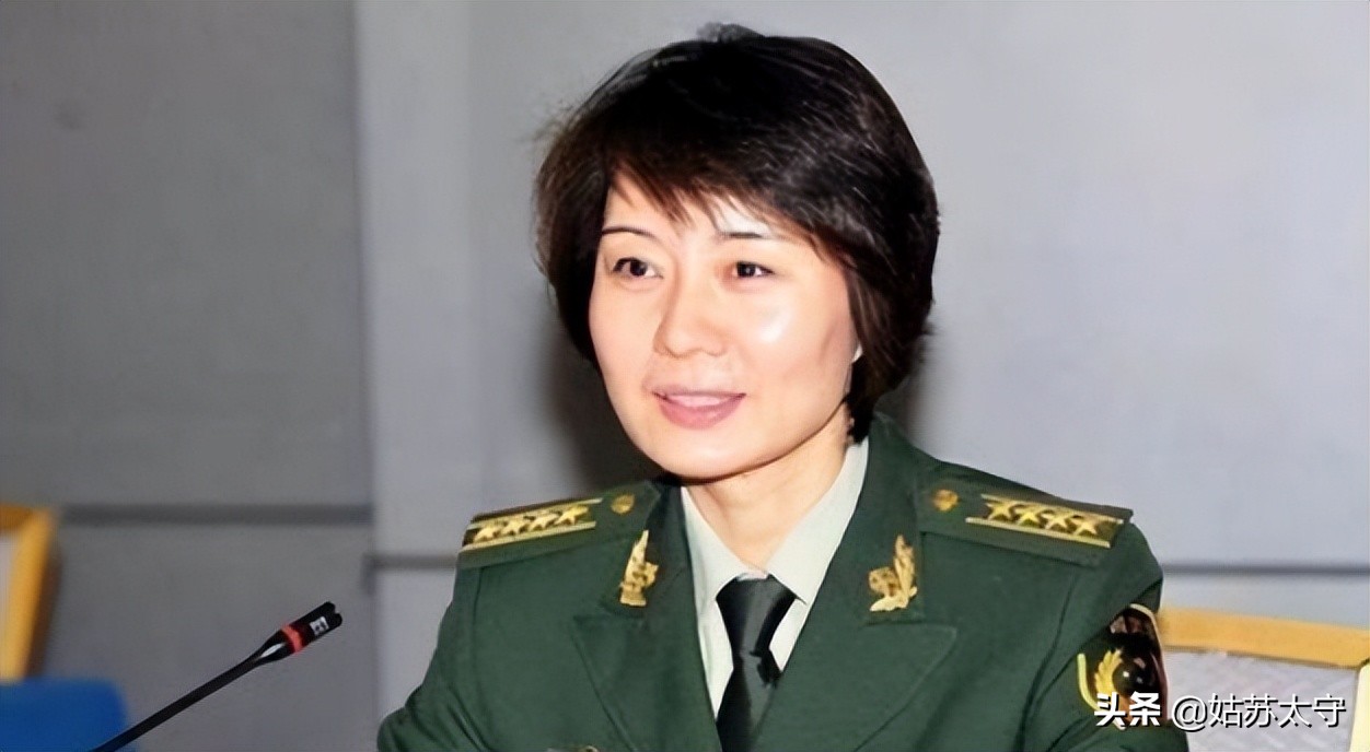 同时练就了一身好本领,当时体校旁边驻扎着武警的一个支队,雷敏每天都