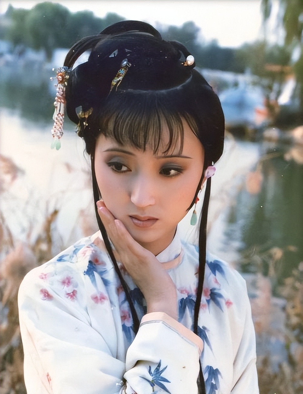 林妹妹陈晓旭去世前后:死前对父亲说了五个字,葬礼未见欧阳奋强