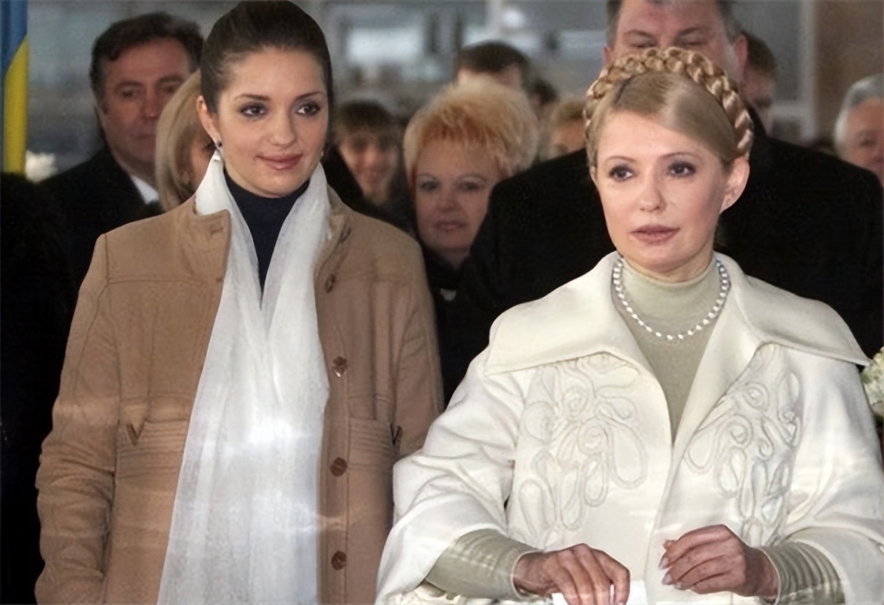 2011年乌克兰总理入狱，一身淤青并非被虐，而是与律师在牢房有染