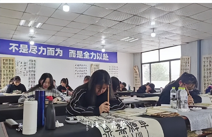 “立体字”走红网络，看到最后惊艳众人，网友：缺的不是笔是手