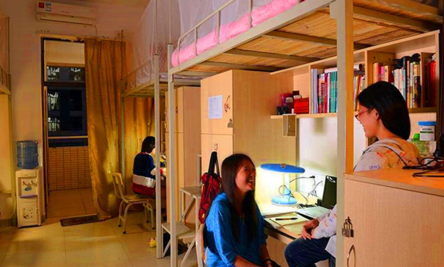 大学生每月生活费被划分等级，一级堪比荒野求生，学生都不敢出门