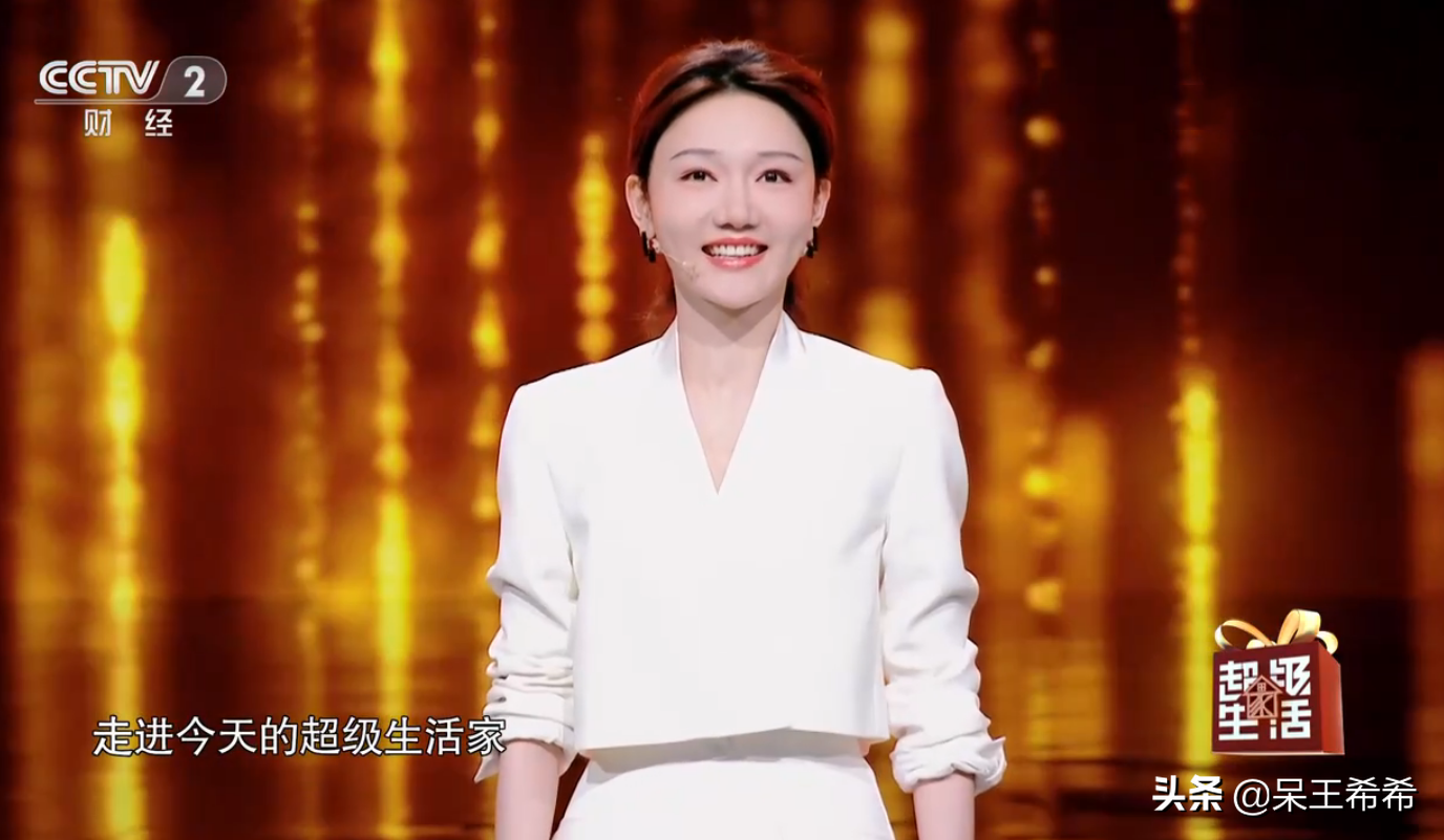 央视新面孔龙洋被重用，节目录制多样化，主持风格完成调整