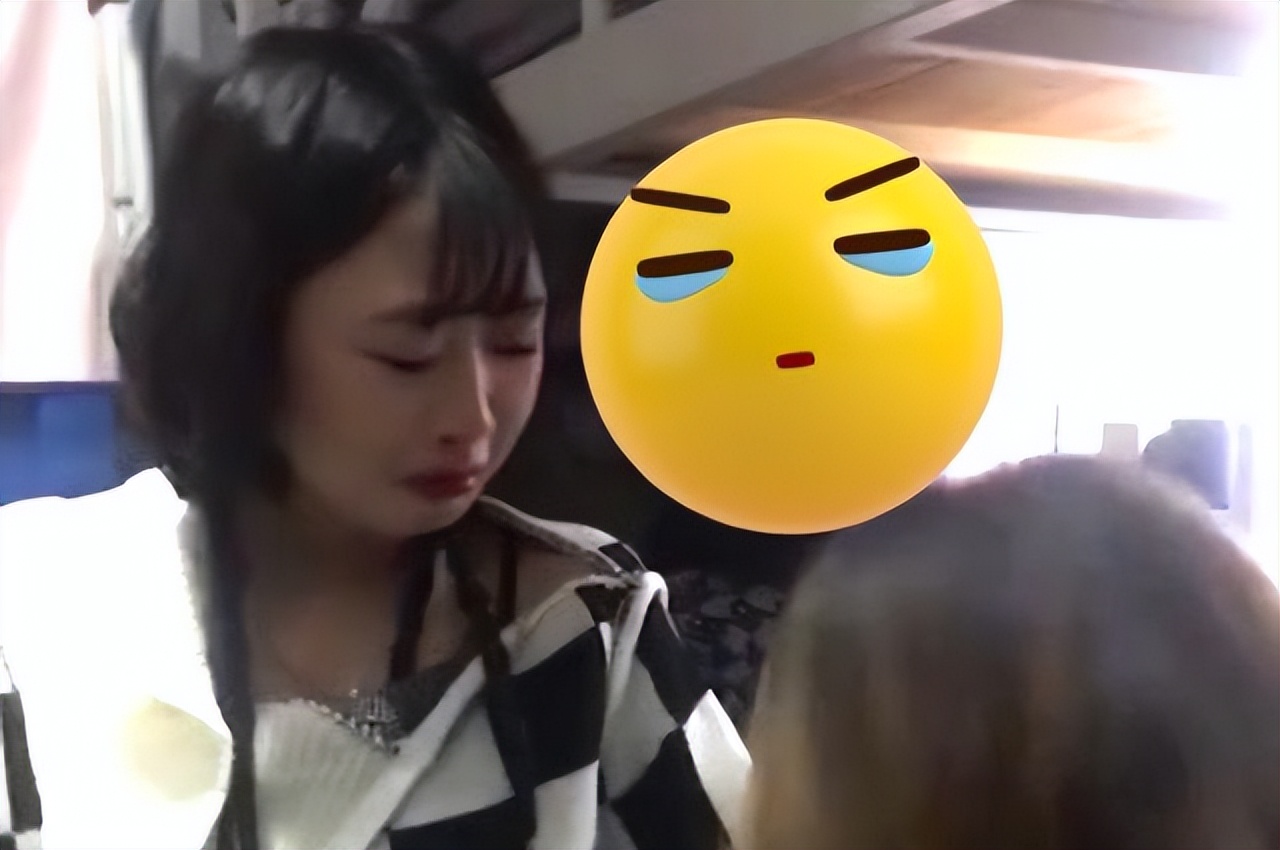 回顾：春暖花开，女大学生穿裤子遭马蜂蜇，被蛰部位纹身引发热议