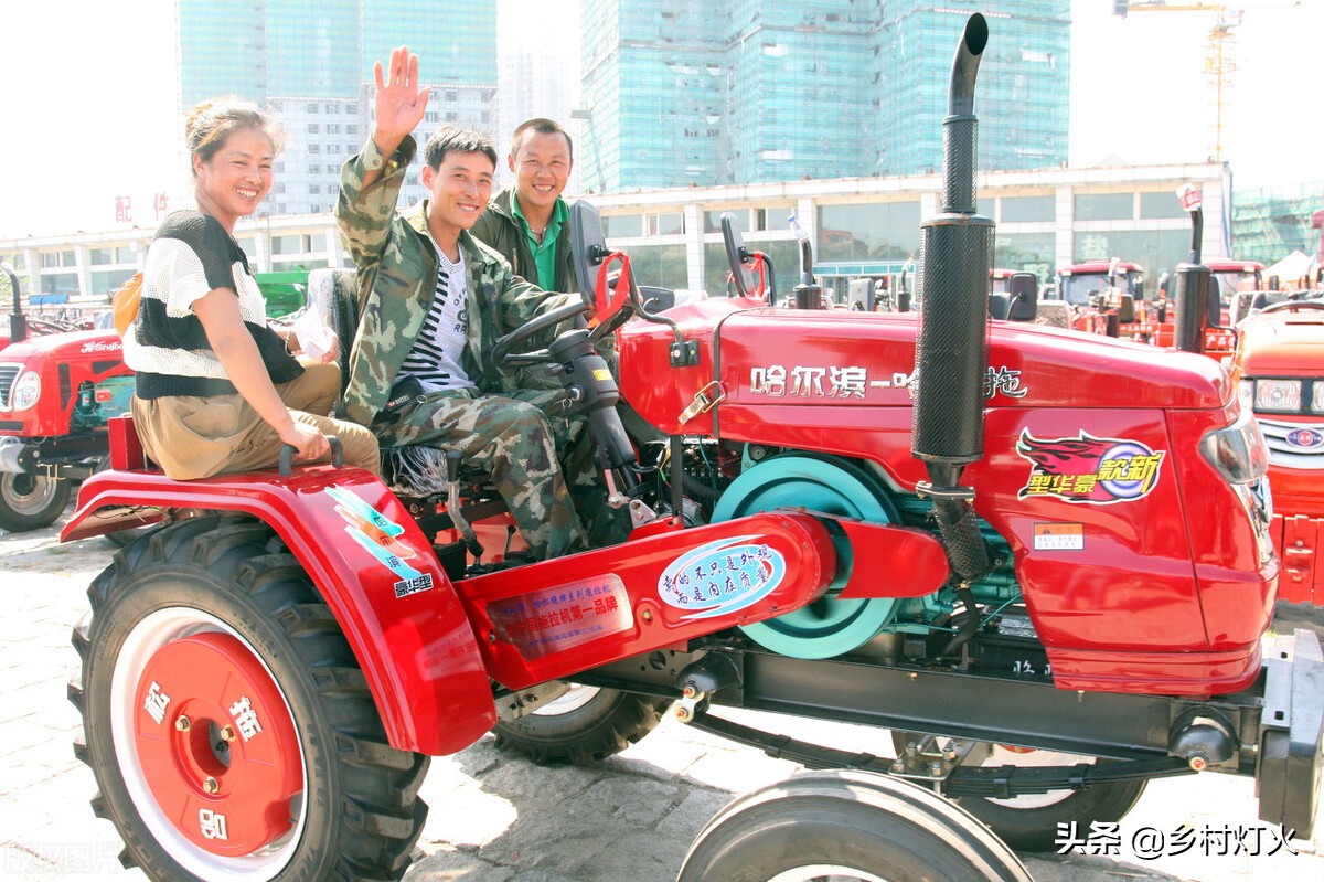 為什么農(nóng)村人購(gòu)買(mǎi)拖拉機(jī)都喜歡買(mǎi)二手的？主要是這四個(gè)原因