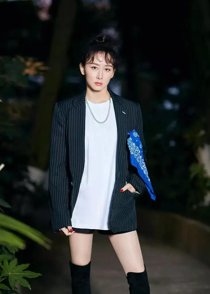 明星俏佳人：阔太太胡静，嫁入豪门，气质，举止高贵十足贵妇范