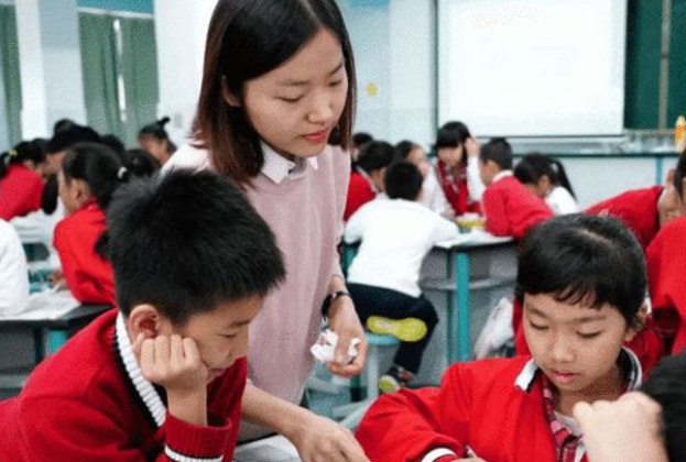 私立学校“转公”提上日程，民办老师的3条出路，解决编制成关键