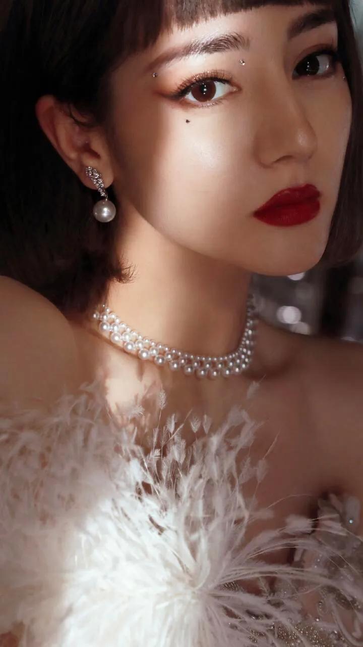 迪丽热巴太漂亮了，这张照片很可爱