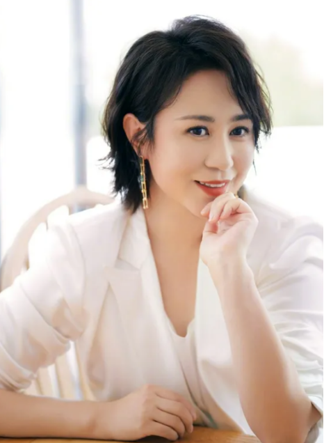 怀孕后胖得离谱的女明星，有人飙升55斤，有人直逼190胖若两人