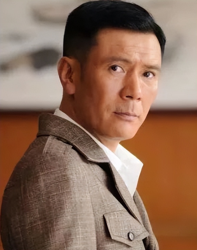 “爷叔”姚安濂：曾是小鲜肉，57岁才成影帝，离婚与女儿相依为命