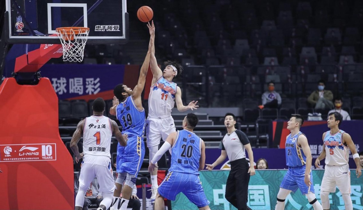 齐麟为什么能打cba(19岁读清华，20岁打CBA！男篮天才不冲NBA，假期晒性感女友秀恩爱)