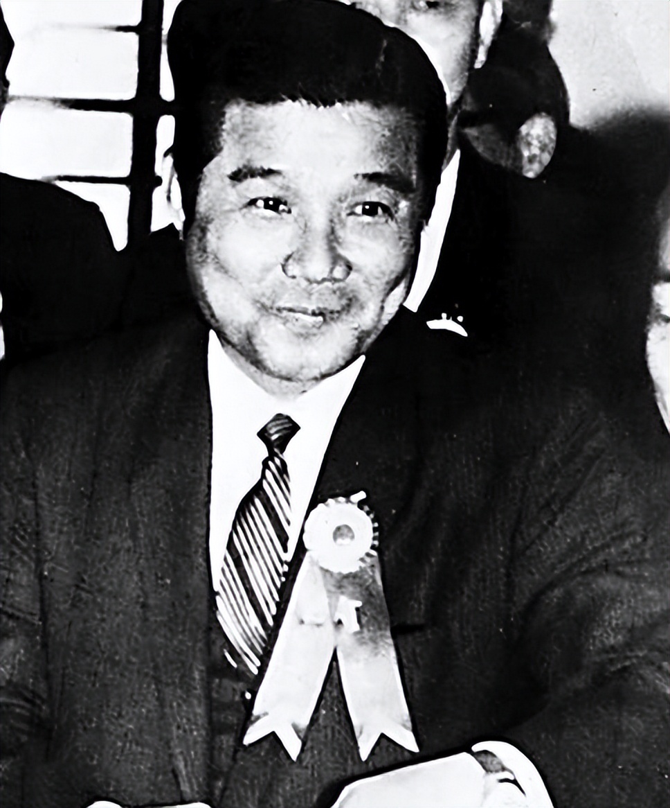 香港四大探长(香港探长吕乐:纵横黑白两道,资产能买上万套房,逃亡后活