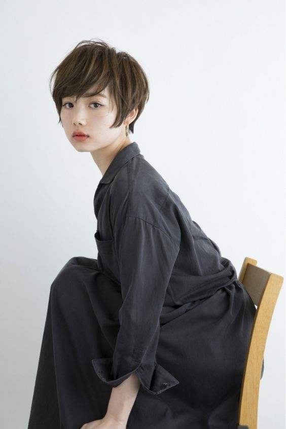 女人不管多大年纪,夏天别总披发!看4种清爽发型,时髦又靓丽