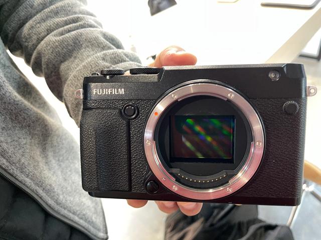 当下谁还敢开实体店，真的不怕冷场吗？我这俩朋友是不是发疯了