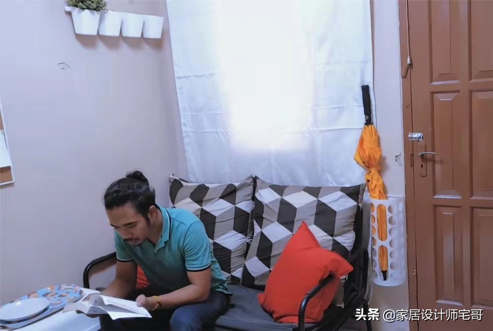 香港33岁小哥的16㎡蜗居，打造1室1厅，功能齐全，网友：苦中作乐