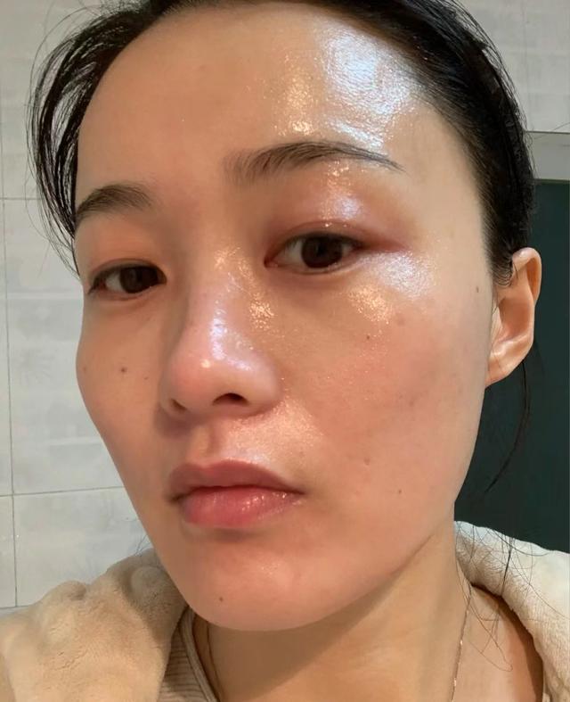 为什么刚涂过粉底液很白,一会就脱妆?原来是因为你忽略三点