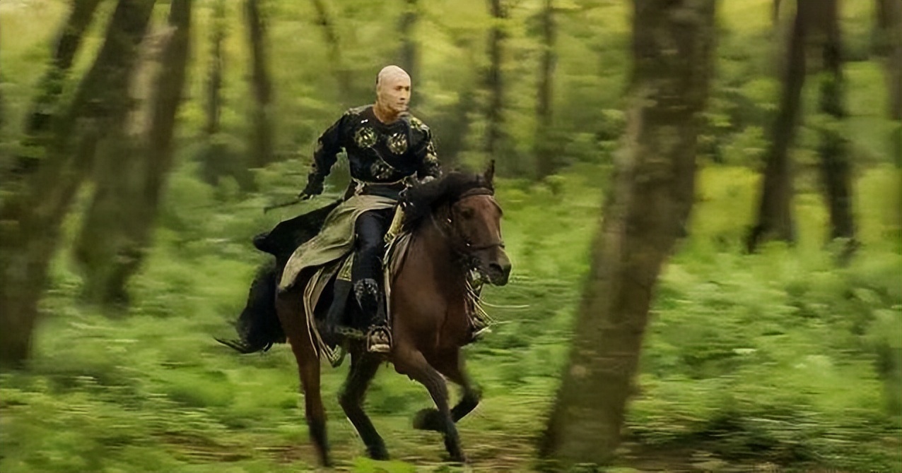 不够潇洒别骑马，这10位演员告诉你，啥叫鲜衣怒马少年郎