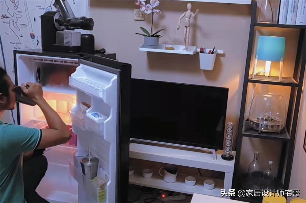 香港33岁小哥的16㎡蜗居，打造1室1厅，功能齐全，网友：苦中作乐