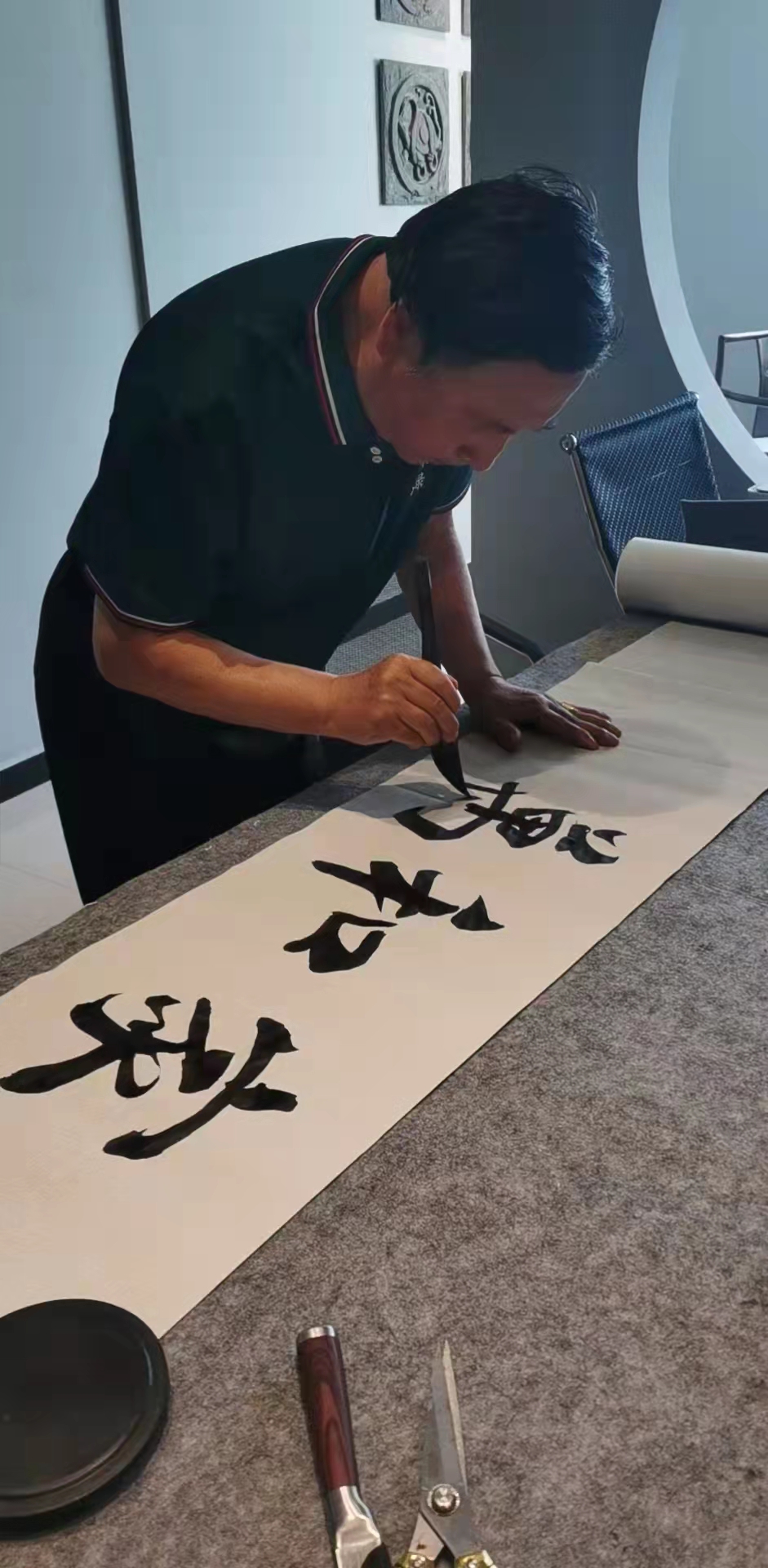 书法家走进唐山市易顺瑭文化传播有限公司开展书法进企业活动