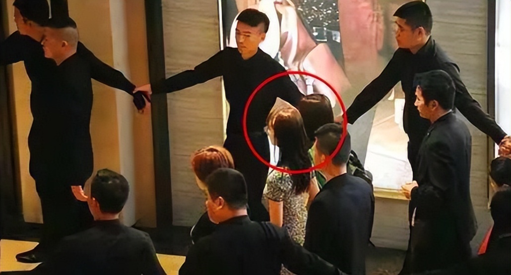 以为自己很红，其实耍大牌都没人理的明星，不觉得尴尬吗？