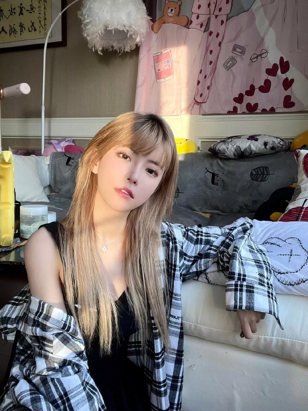 手机大片，人气网红周淑怡和斤斤