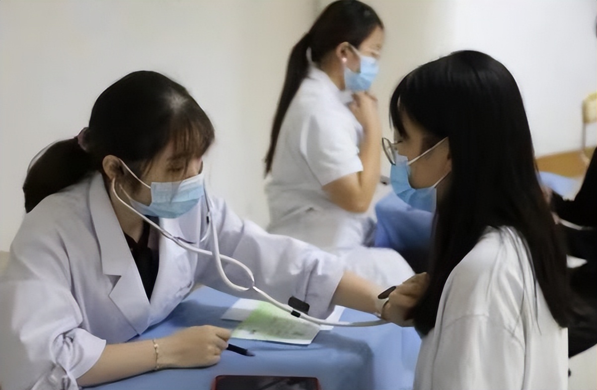 学生读个大学要花多少钱？看完这个账单后，普通家庭有点惆怅