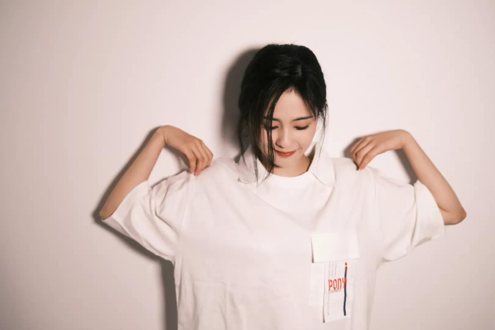 白鹿近期穿搭