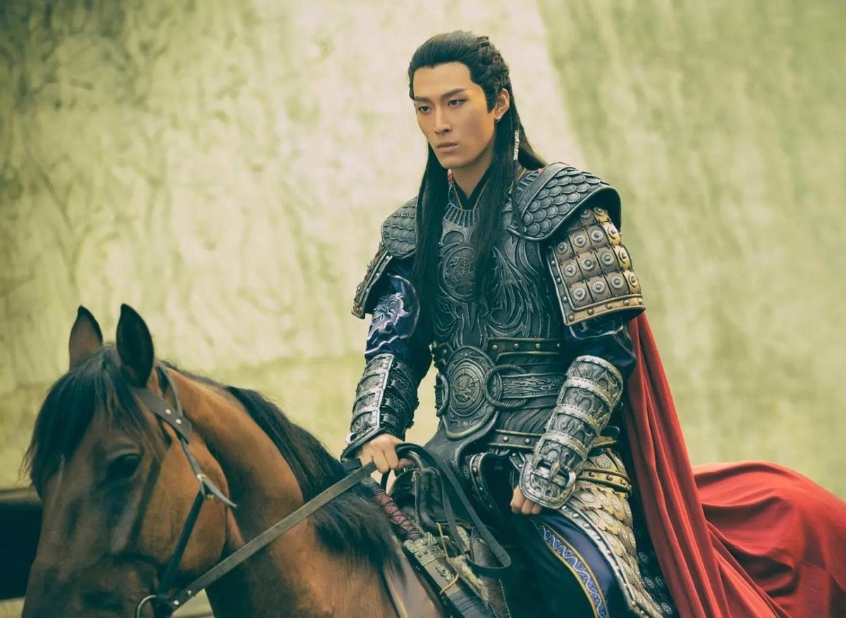 不够潇洒别骑马，这10位演员告诉你，啥叫鲜衣怒马少年郎