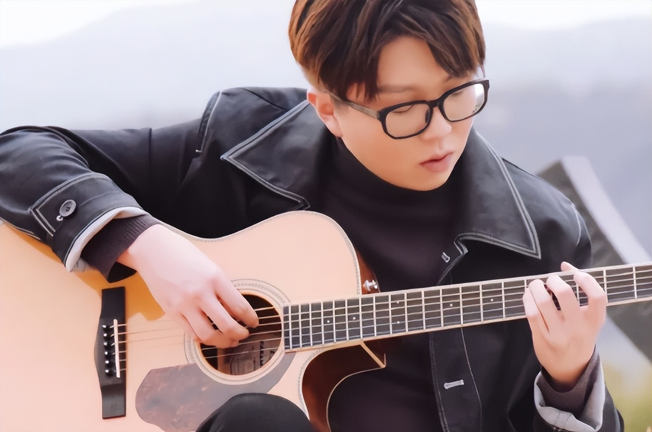 毛不易能够出圈，到底是他战胜了资本，还是资本选择了他？