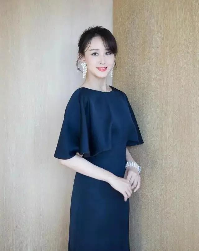 明星俏佳人：阔太太胡静，嫁入豪门，气质，举止高贵十足贵妇范