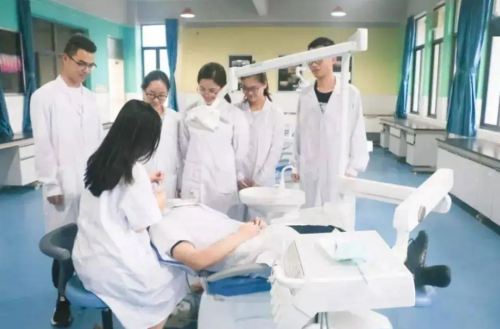 医学专业“幸福感”排名更新，中医学意外垫底，榜首你可能想不到