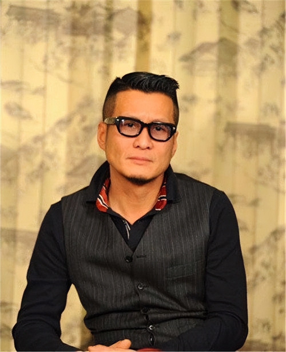 不够潇洒别骑马，这10位演员告诉你，啥叫鲜衣怒马少年郎